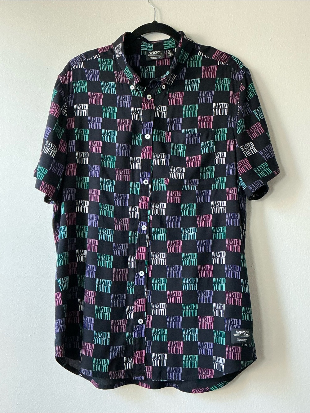 WeSC Wasted Youth Short Sleeve Button Down Shirt Rayon Black Neon Graphic XL